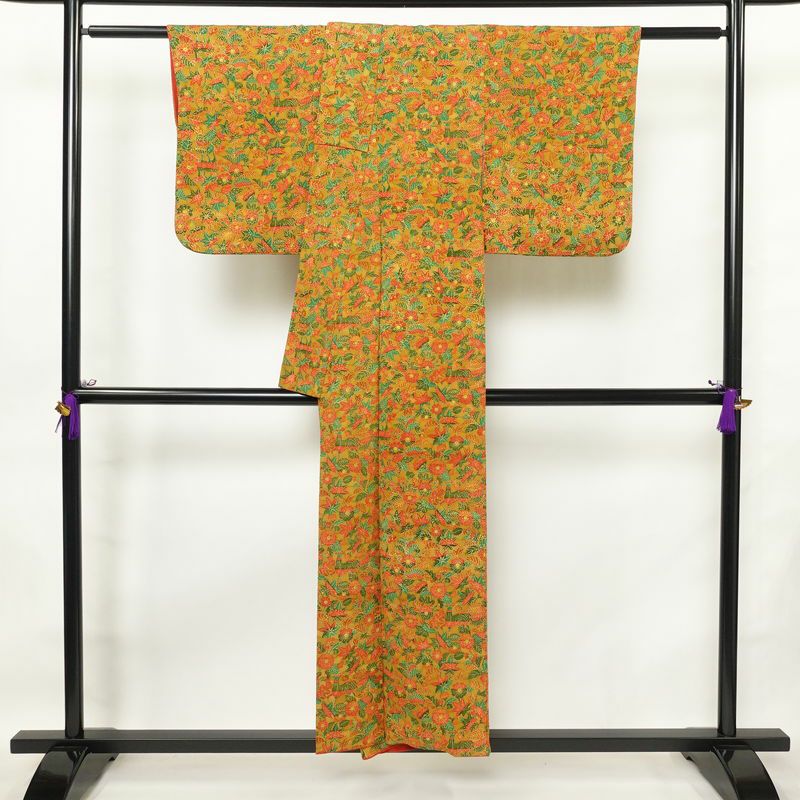 小紋 縮緬 総柄 正絹 木の葉・植物柄 袷仕立て 身丈151.5cm 裄丈63cm 着物 黄・黄土色_画像2
