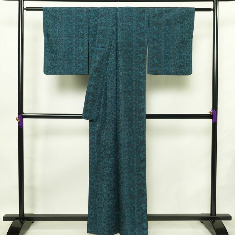 単衣 紬 良品 正絹 花柄 単衣仕立て 胴抜き 身丈161cm 裄丈65cm 一部しつけ糸付き 着物 青・紺_画像2