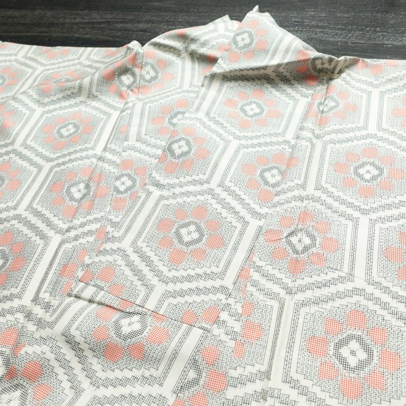 紬 しつけ糸付き 正絹 亀甲柄 袷仕立て 身丈163.5cm 裄丈65.5cm 着物 多色使い_画像16