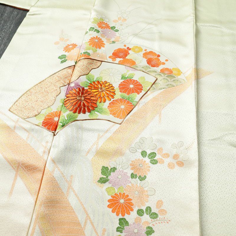 付け下げ 金駒刺繍 正絹 古典柄 袷仕立て 身丈167.5cm 裄丈65.5cm 箔 刺繍 金彩 フォーマル 着物 緑・うぐいす色_画像5