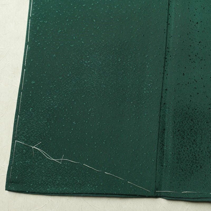 色無地 しつけ糸付き 一つ紋付き 正絹 その他の柄 袷仕立て 身丈161cm 裄丈67cm フォーマル 着物 緑・うぐいす色_画像11
