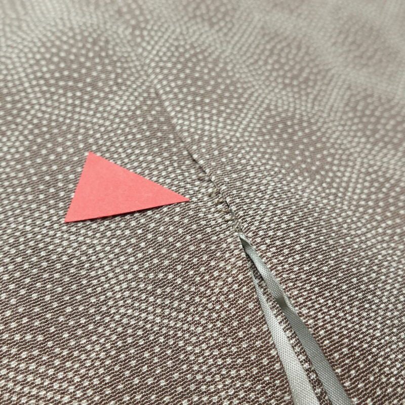 小紋 縮緬 正絹 亀甲柄 袷仕立て 身丈153.5cm 裄丈66.5cm 着物 グレー_画像12