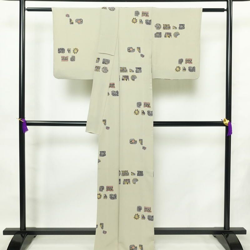 小紋 縮緬 正絹 幾何学柄・抽象柄 袷仕立て 身丈165cm 裄丈66cm 着物 グレー_画像2