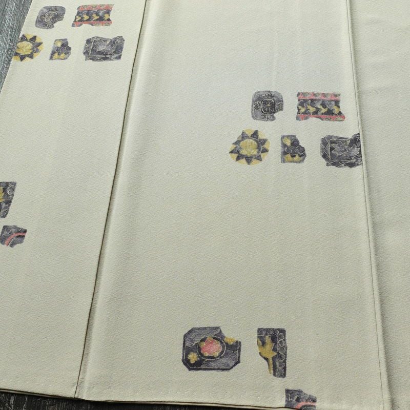 小紋 縮緬 正絹 幾何学柄・抽象柄 袷仕立て 身丈165cm 裄丈66cm 着物 グレー_画像4