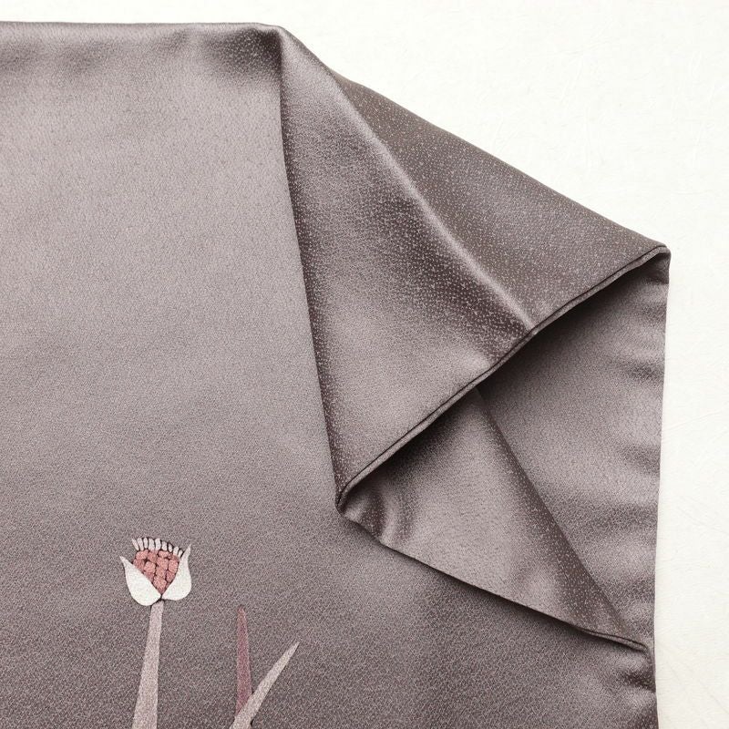 付け下げ 良品 一つ紋付き 正絹 木の葉・植物柄 袷仕立て 身丈154cm 裄丈64cm フォーマル 着物 紫・藤色_画像13