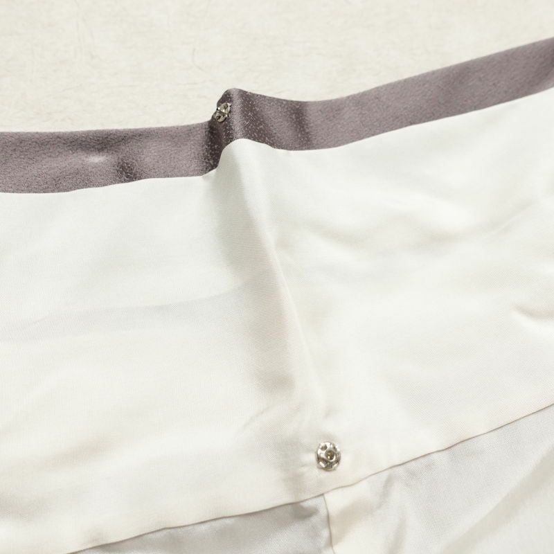 付け下げ 良品 一つ紋付き 正絹 木の葉・植物柄 袷仕立て 身丈154cm 裄丈64cm フォーマル 着物 紫・藤色_画像18