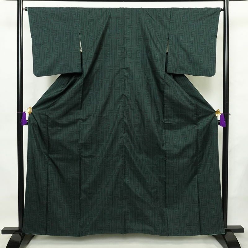 大島紬 正絹 幾何学柄・抽象柄 袷仕立て 身丈162cm 裄丈65.5cm 着物 緑・うぐいす色_画像1