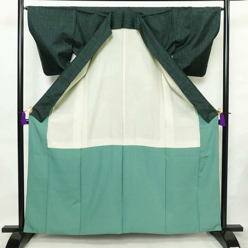 大島紬 正絹 幾何学柄・抽象柄 袷仕立て 身丈162cm 裄丈65.5cm 着物 緑・うぐいす色_画像3