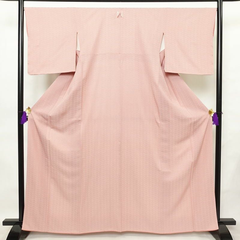 色無地 良品 一つ紋付き 正絹 古典柄 袷仕立て 身丈163.5cm 裄丈67.5cm 一部しつけ糸付き フォーマル 着物 ピンク_画像1