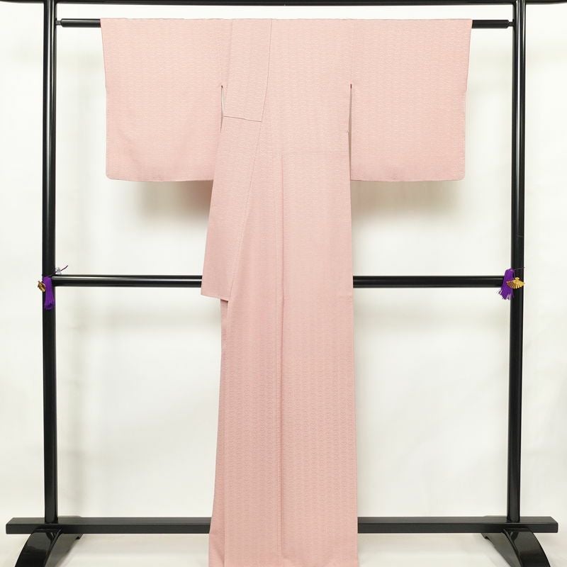 色無地 良品 一つ紋付き 正絹 古典柄 袷仕立て 身丈163.5cm 裄丈67.5cm 一部しつけ糸付き フォーマル 着物 ピンク_画像2