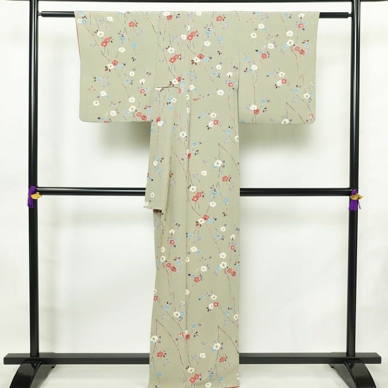 小紋 縮緬 正絹 花柄 袷仕立て 身丈163cm 裄丈67cm 箔 着物 緑・うぐいす色_画像2