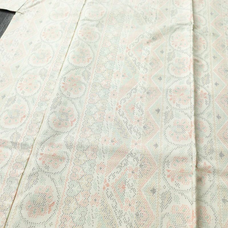 紬 正絹 幾何学柄・抽象柄 袷仕立て 身丈158cm 裄丈65.5cm 着物 白_画像5