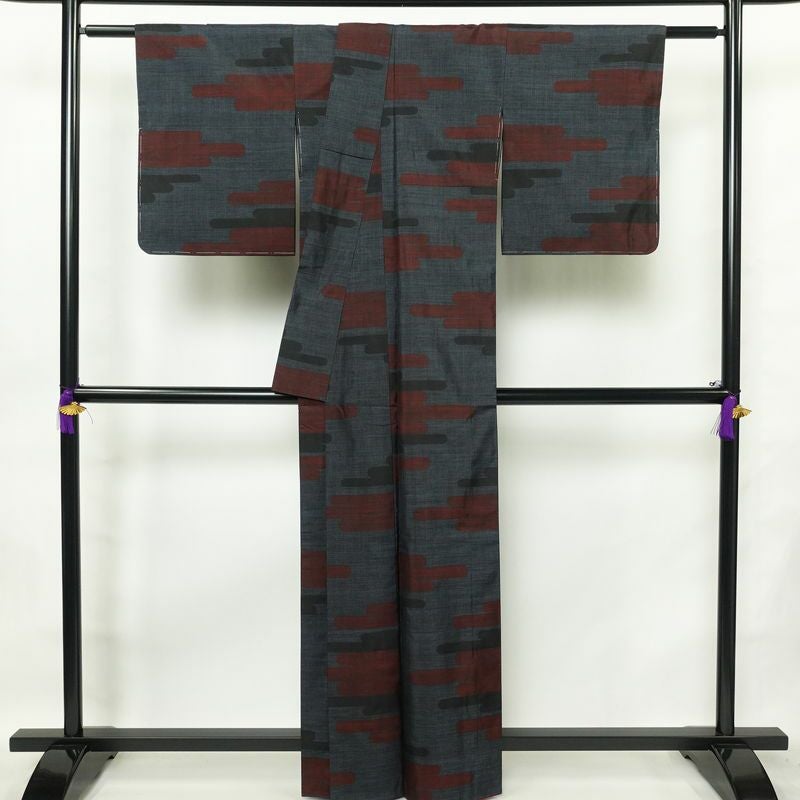紬 正絹 幾何学柄・抽象柄 袷仕立て 身丈161.5cm 裄丈65.5cm 着物 青・紺_画像2