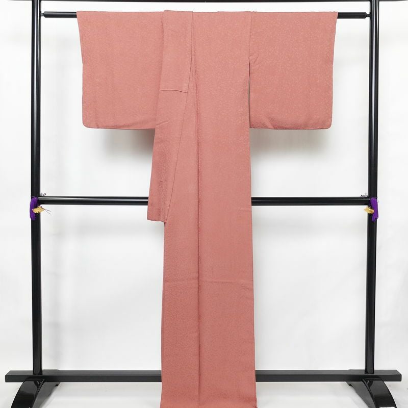 色無地 一つ紋付き 正絹 木の葉・植物柄 袷仕立て 身丈167cm 裄丈69cm フォーマル 着物 ピンク_画像2