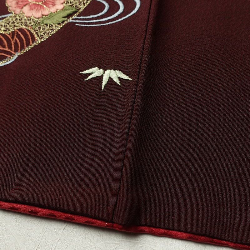振袖 縮緬 金駒刺繍 正絹 古典柄 袷仕立て 身丈156.5cm 裄丈64cm 刺繍 金糸 フォーマル 着物 赤・朱_画像13