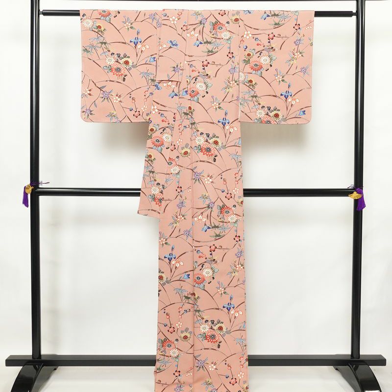 小紋 美品 しつけ糸付き 縮緬 正絹 花柄 袷仕立て 身丈165cm 裄丈65cm 着物 くすみピンク ピンク_画像2