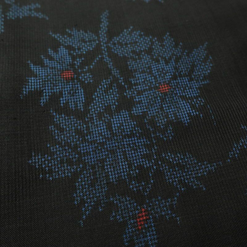 大島紬 しつけ糸付き 正絹 木の葉・植物柄 袷仕立て 身丈170cm 裄丈69.5cm 着物 黒_画像7