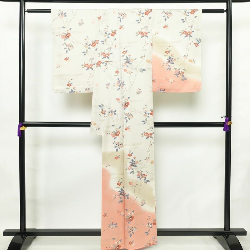 付け下げ しつけ糸付き 正絹 花柄 袷仕立て 身丈160cm 裄丈66cm 金彩 着物 グレージュ ベージュ_画像2