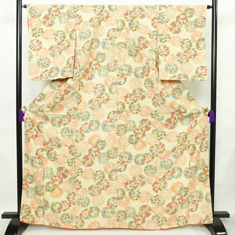 小紋 縮緬 総柄 正絹 花柄 袷仕立て 身丈166cm 裄丈65.5cm 一部しつけ糸付き 着物 クリーム_画像1