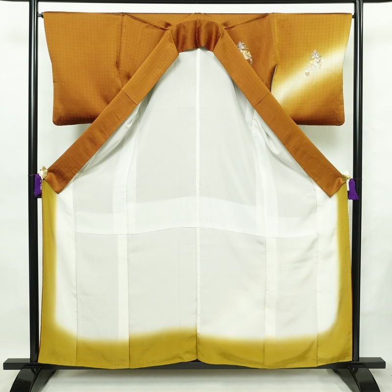 付け下げ 良品 正絹 袷仕立て 身丈158.5cm 裄丈66cm 箔 金彩 着物 黄・黄土色_画像3