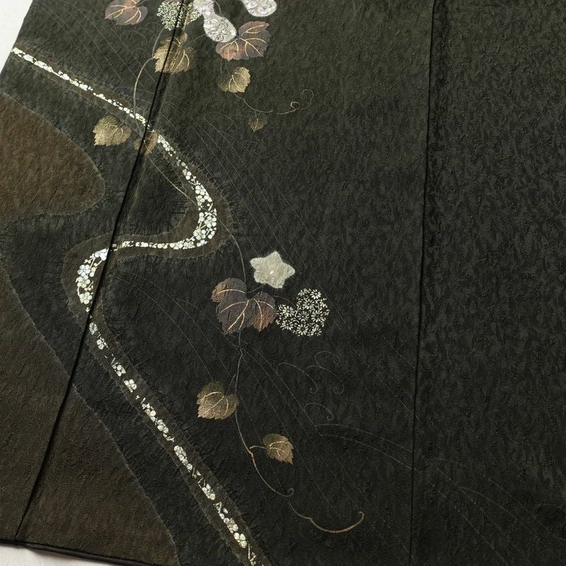 付け下げ 落款入り 正絹 木の葉・植物柄 袷仕立て 身丈157cm 裄丈67cm 箔 刺繍 金彩 フォーマル 着物 緑・うぐいす色_画像4