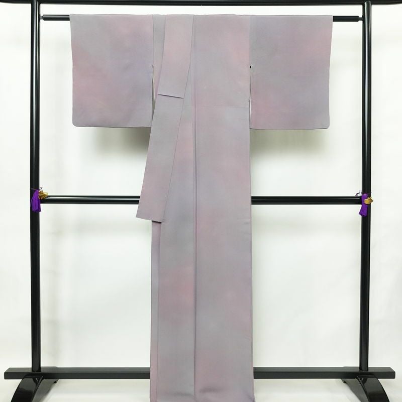 小紋 良品 斉藤三才 落款入り 縮緬 正絹 その他の柄 袷仕立て 身丈166cm 裄丈67cm 着物 紫・藤色_画像2