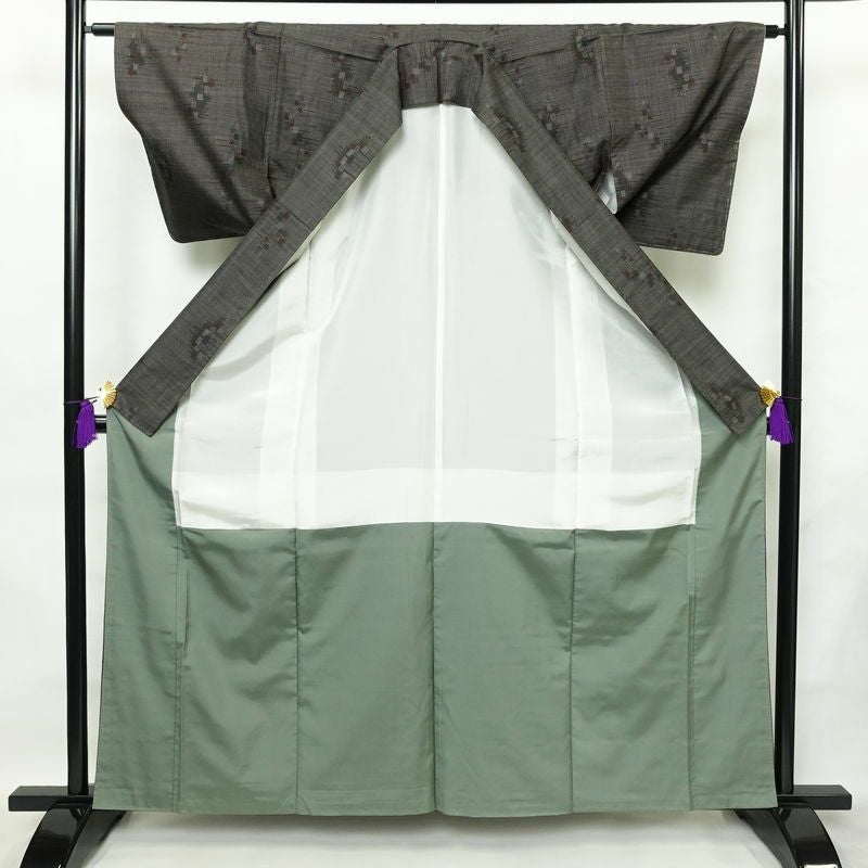 大島紬 古代染色純泥染 良品 証紙あり 正絹 幾何学柄・抽象柄 袷仕立て 身丈162cm 裄丈63cm 一部しつけ糸付き 着物 茶_画像3