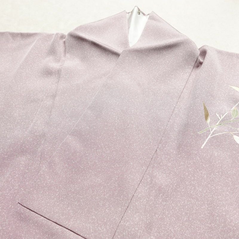 付け下げ 良品 縮緬 正絹 木の葉・植物柄 袷仕立て 身丈160cm 裄丈63.5cm 箔 共八掛 フォーマル 着物 紫・藤色_画像17