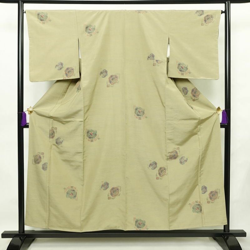 紬 良品 しつけ糸付き 正絹 幾何学柄・抽象柄 袷仕立て 身丈155.5cm 裄丈66cm 着物 緑・うぐいす色_画像1