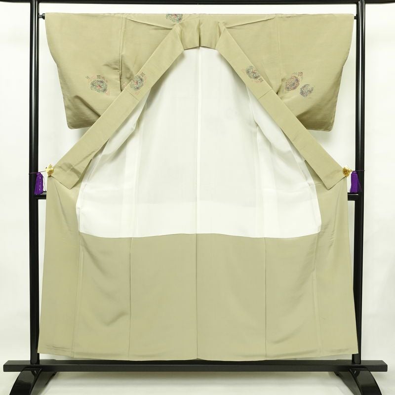 紬 良品 しつけ糸付き 正絹 幾何学柄・抽象柄 袷仕立て 身丈155.5cm 裄丈66cm 着物 緑・うぐいす色_画像3