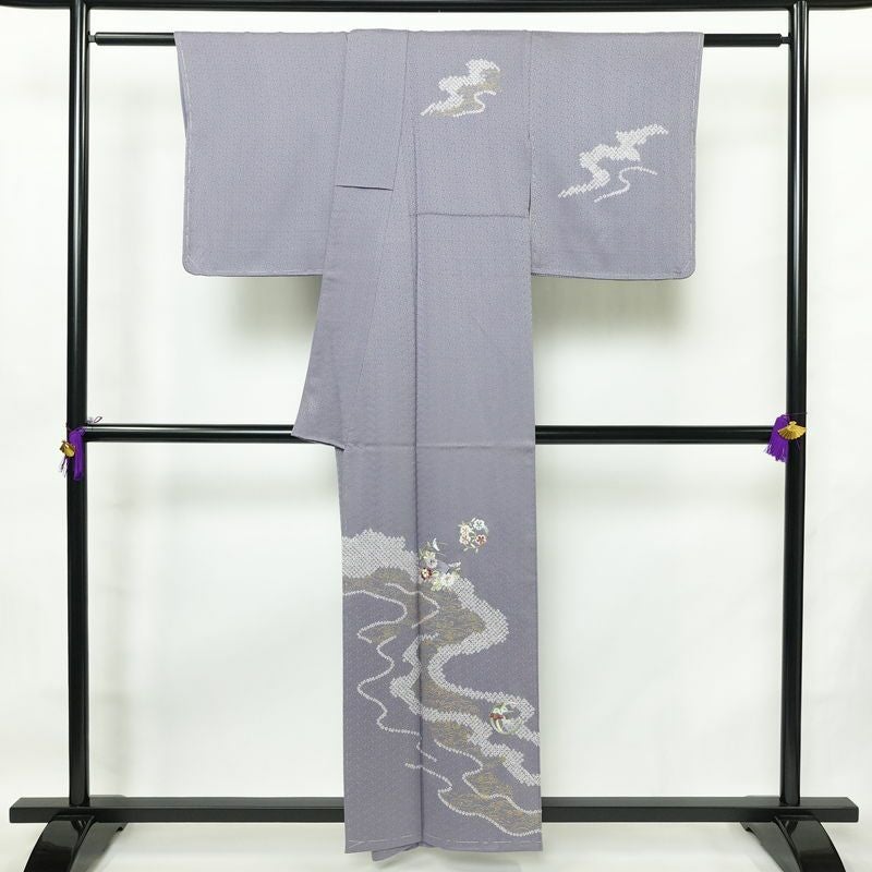 付け下げ 良品 しつけ糸付き 絞り 正絹 花柄 袷仕立て 身丈157.5cm 裄丈65.5cm 箔 金彩 フォーマル 着物 紫・藤色_画像2