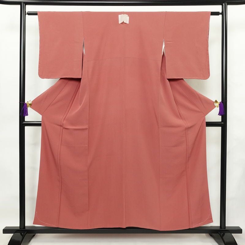 色無地 しつけ糸付き 縮緬 一つ紋付き 正絹 無地 袷仕立て 身丈153cm 裄丈60cm フォーマル 着物 ピンク_画像1