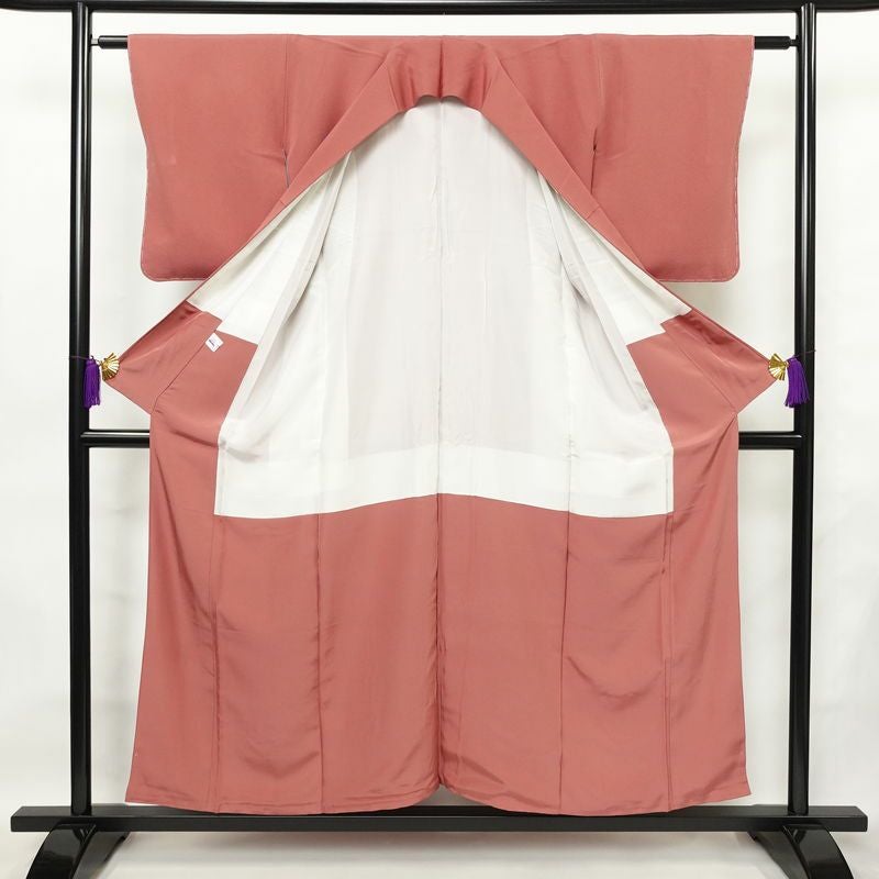 色無地 しつけ糸付き 縮緬 一つ紋付き 正絹 無地 袷仕立て 身丈153cm 裄丈60cm フォーマル 着物 ピンク_画像3