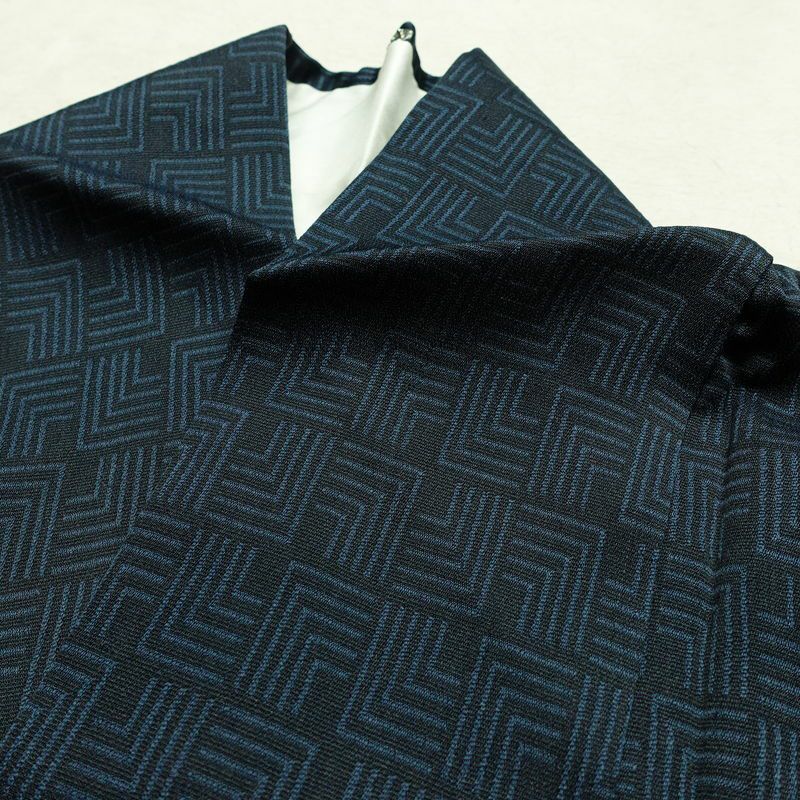 小紋 アンティーク風 混紡 幾何学柄・抽象柄 袷仕立て 身丈150.5cm 裄丈62cm 一部しつけ糸付き 着物 青・紺_画像15