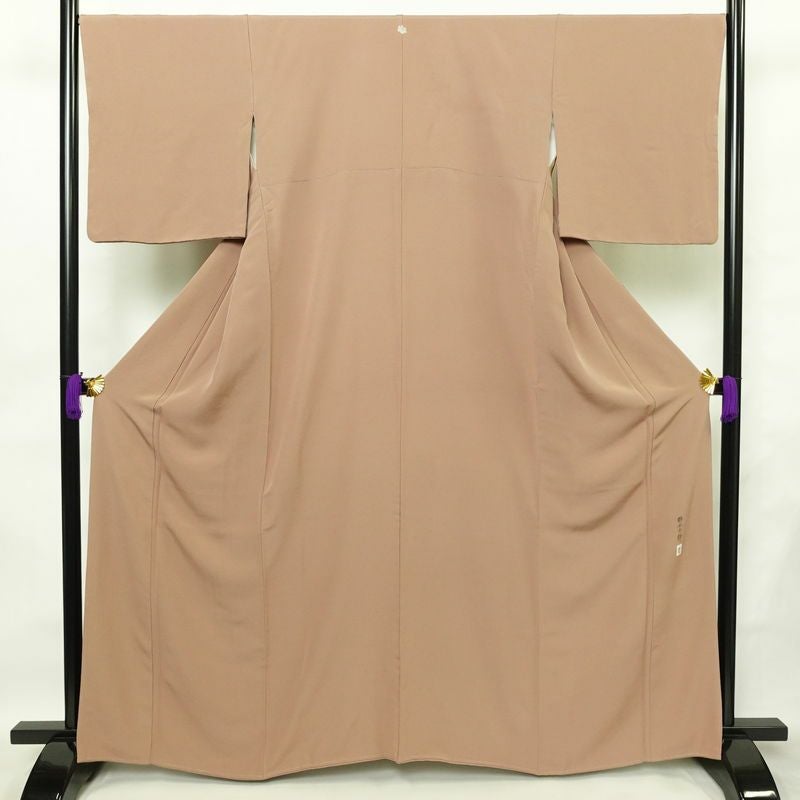 色無地 柿本市郎 落款入り 縮緬 一つ紋付き 正絹 無地 袷仕立て 身丈163cm 裄丈68cm フォーマル 着物 ベージュ_画像1