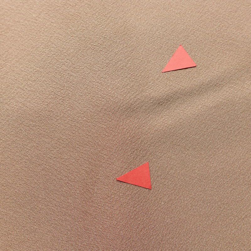 色無地 柿本市郎 落款入り 縮緬 一つ紋付き 正絹 無地 袷仕立て 身丈163cm 裄丈68cm フォーマル 着物 ベージュ_画像11