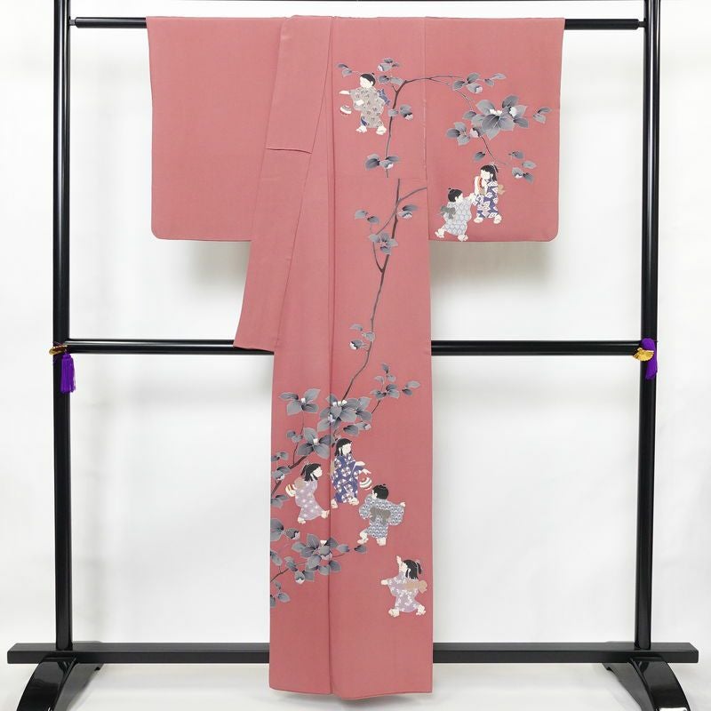 訪問着 落款入り 関口遼一 十日町友禅 一つ紋付き 正絹 人物・動物柄 袷仕立て 身丈159cm 裄丈63.5cm フォーマル 着物 ピンク_画像2