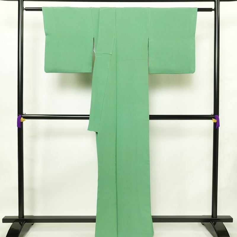 色無地 縮緬 一つ紋付き 正絹 無地 袷仕立て 身丈160.5cm 裄丈67cm 共八掛 フォーマル 着物 緑・うぐいす色_画像2