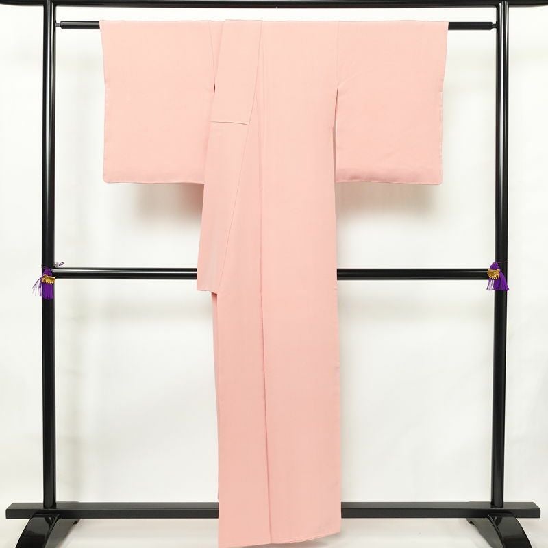色無地 しつけ糸付き 縮緬 一つ紋付き 正絹 無地 袷仕立て 身丈157cm 裄丈65cm フォーマル 着物 ピンク_画像2