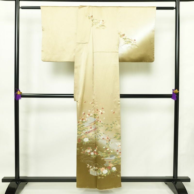 訪問着 美品 綸子 正絹 風景柄 袷仕立て 身丈156cm 裄丈64cm 箔 金彩 フォーマル 着物 ベージュ_画像2