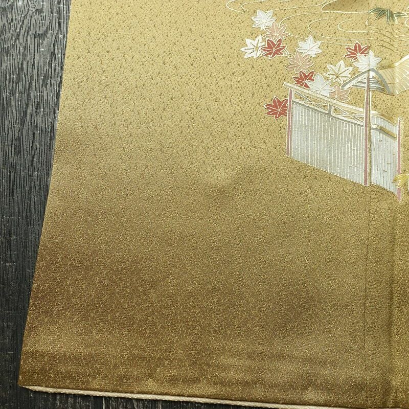 訪問着 美品 綸子 正絹 風景柄 袷仕立て 身丈156cm 裄丈64cm 箔 金彩 フォーマル 着物 ベージュ_画像13