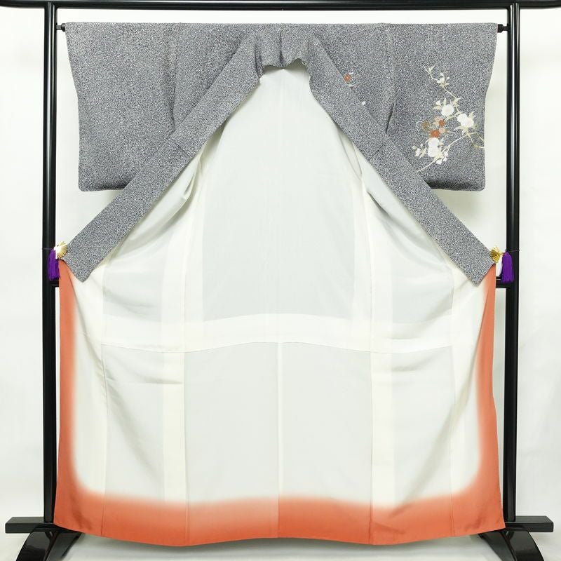 付け下げ 良品 しつけ糸付き 縮緬 正絹 花柄 袷仕立て 身丈162cm 裄丈65cm 箔 刺繍 金彩 フォーマル 着物 黒_画像3