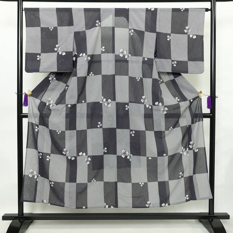 盛夏 小紋 ポリエステル チェック・格子柄 単衣仕立て 身丈151cm 裄丈65.5cm 桜 市松 鹿の子 着物 グレー_画像1