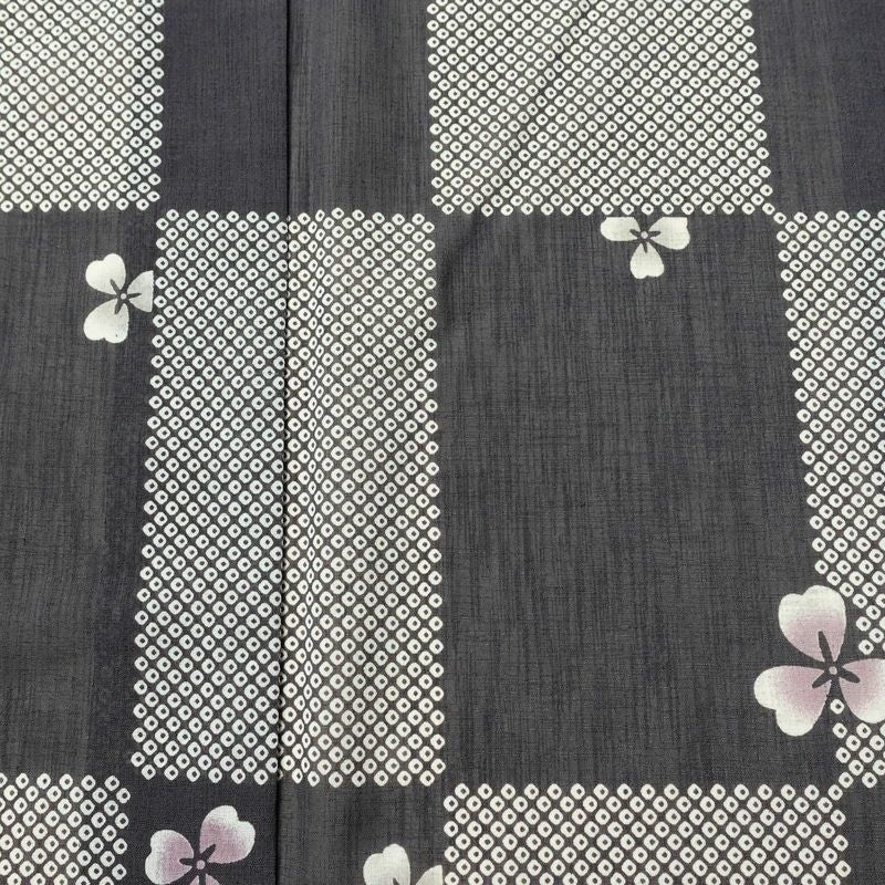 盛夏 小紋 ポリエステル チェック・格子柄 単衣仕立て 身丈151cm 裄丈65.5cm 桜 市松 鹿の子 着物 グレー_画像6