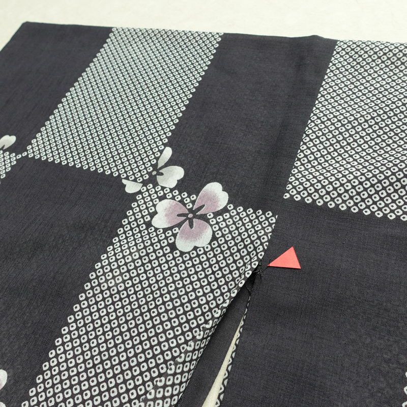 盛夏 小紋 ポリエステル チェック・格子柄 単衣仕立て 身丈151cm 裄丈65.5cm 桜 市松 鹿の子 着物 グレー_画像16