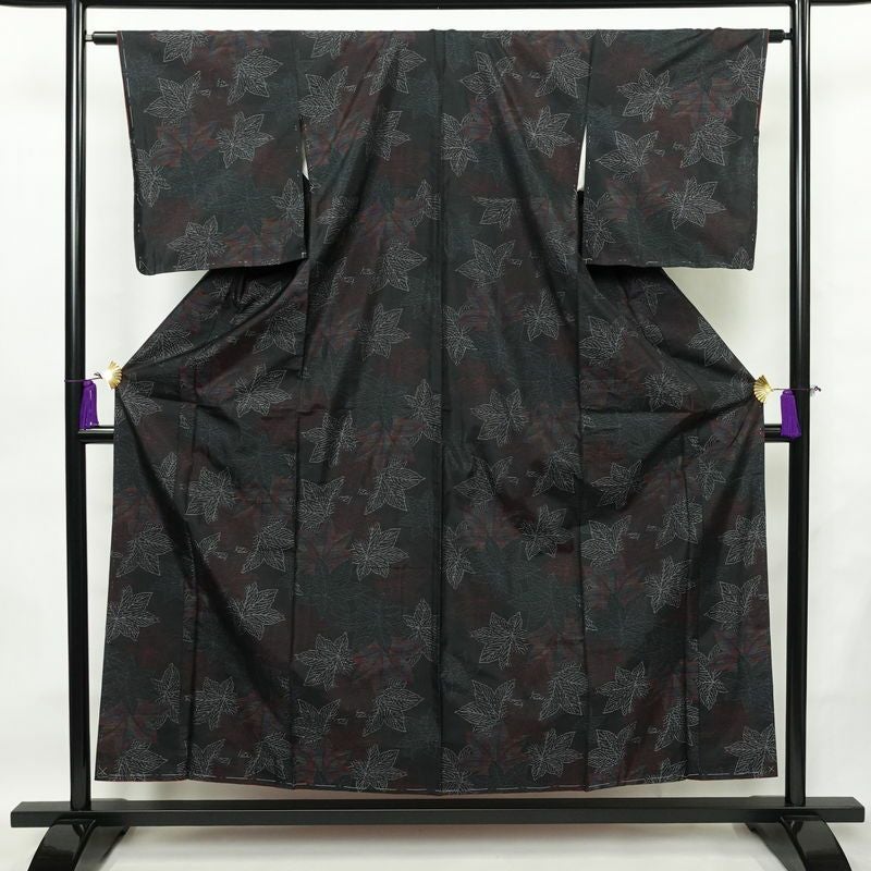 大島紬 証紙なし しつけ糸付き 正絹 木の葉・植物柄 袷仕立て 身丈155cm 裄丈63cm カジュアル 紅葉 着物 黒_画像1