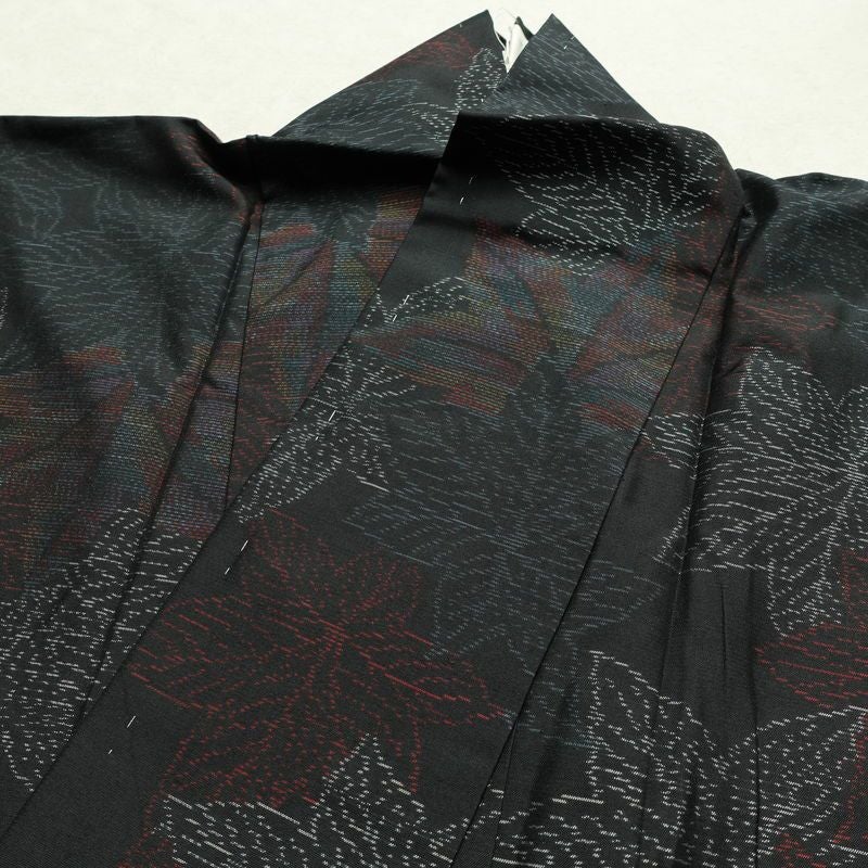 大島紬 証紙なし しつけ糸付き 正絹 木の葉・植物柄 袷仕立て 身丈155cm 裄丈63cm カジュアル 紅葉 着物 黒_画像16