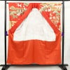 振袖 良品 金駒刺繍 綸子 正絹 古典柄 袷仕立て 身丈153.5cm 裄丈63cm 箔 金彩 フォーマル 着物 成人式 二十歳 松 菊 菖蒲 赤・朱_画像3
