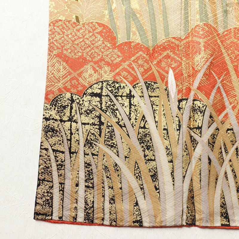 振袖 良品 金駒刺繍 綸子 正絹 古典柄 袷仕立て 身丈153.5cm 裄丈63cm 箔 金彩 フォーマル 着物 成人式 二十歳 松 菊 菖蒲 赤・朱_画像11