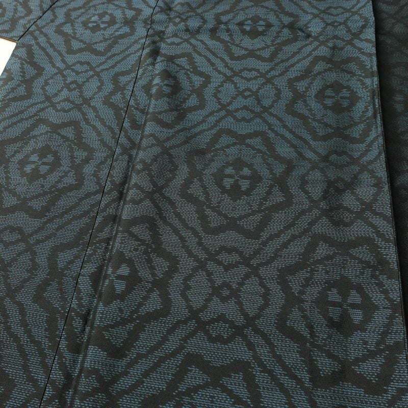 大島紬 証紙なし 正絹 幾何学柄・抽象柄 袷仕立て 身丈153.5cm 裄丈63cm 着物 青・紺_画像5